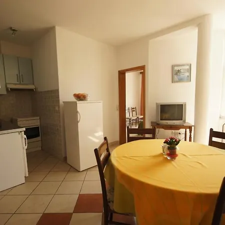 75-4 Appartement Brela