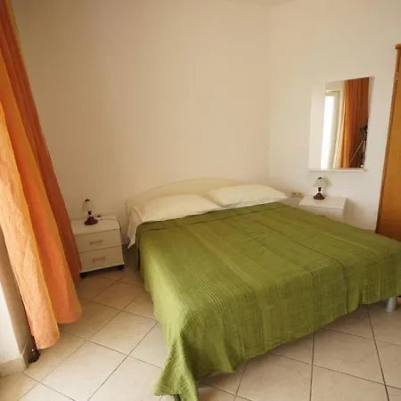 75-4 Apartment *